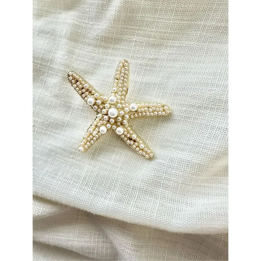 Faux pearl and gold starfish hair clip ￼